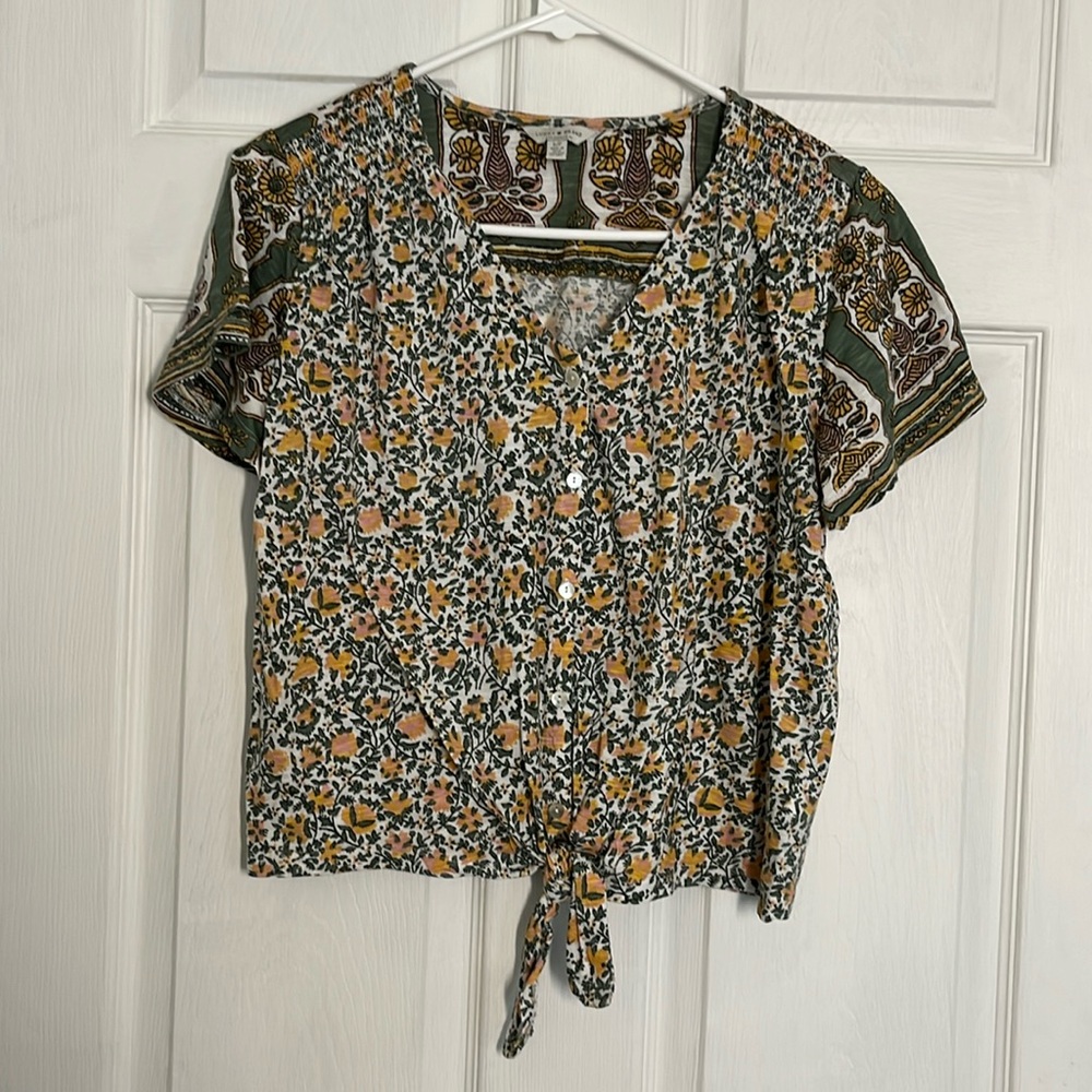 Lucky brand cropped tie front shirt